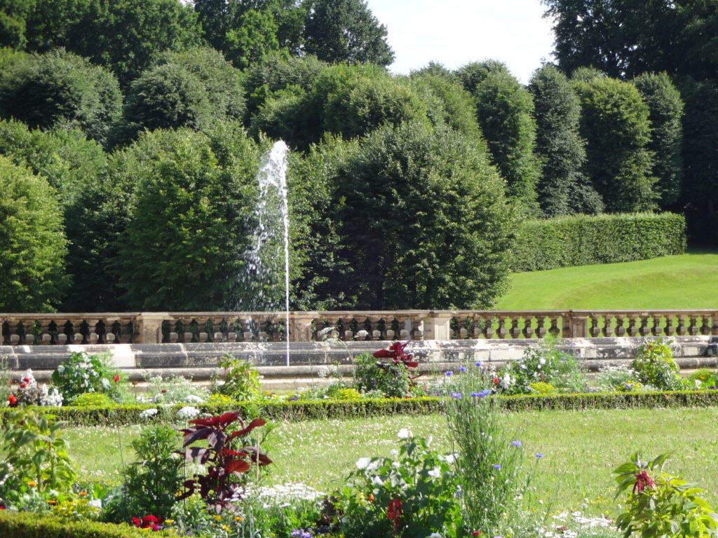 Yoga im Barockgarten